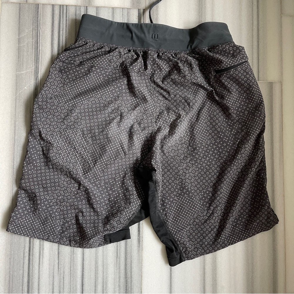 Lululemon Drawstring Pull On Gray Geometric Men's Size XS Shorts
